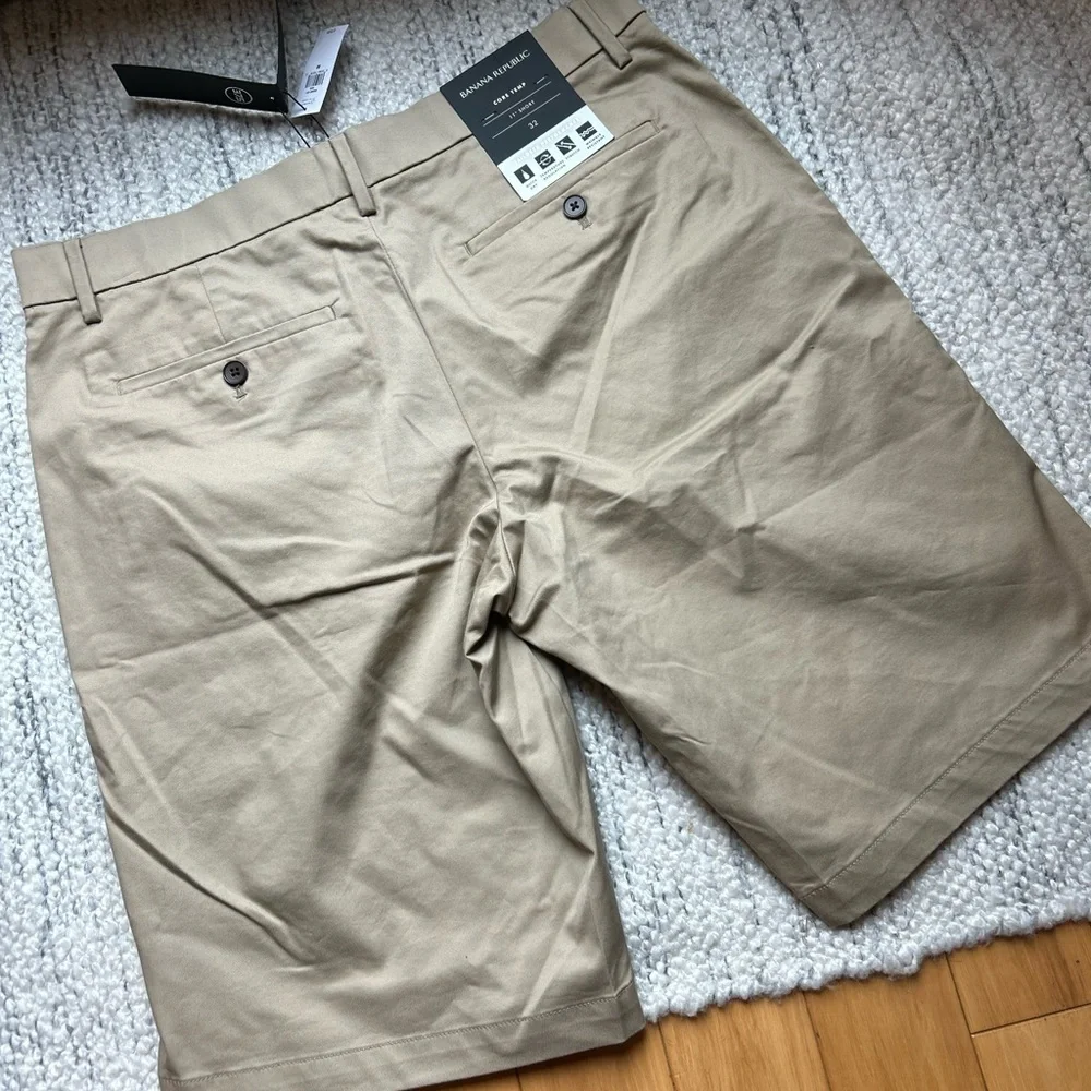 NWT Banana Republic Men’s Core Temp  Khaki Shorts